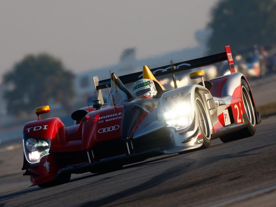  Audi R15 TDI Plus 2010 года  (фото 39 из 40)